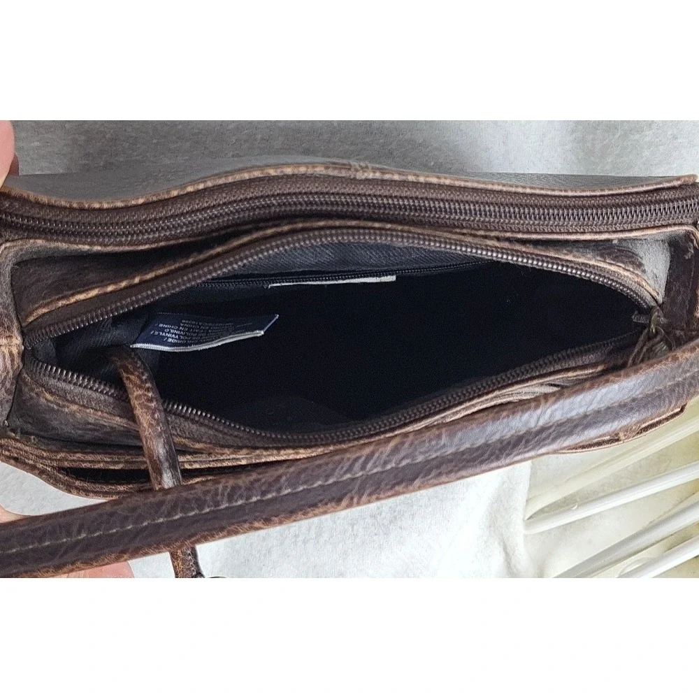 Crazy Horse Cross Body Bag Purse Wallet Faux Leather Brown Gold Western Keychain